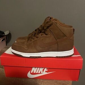 Size10 women’s Nike shoes